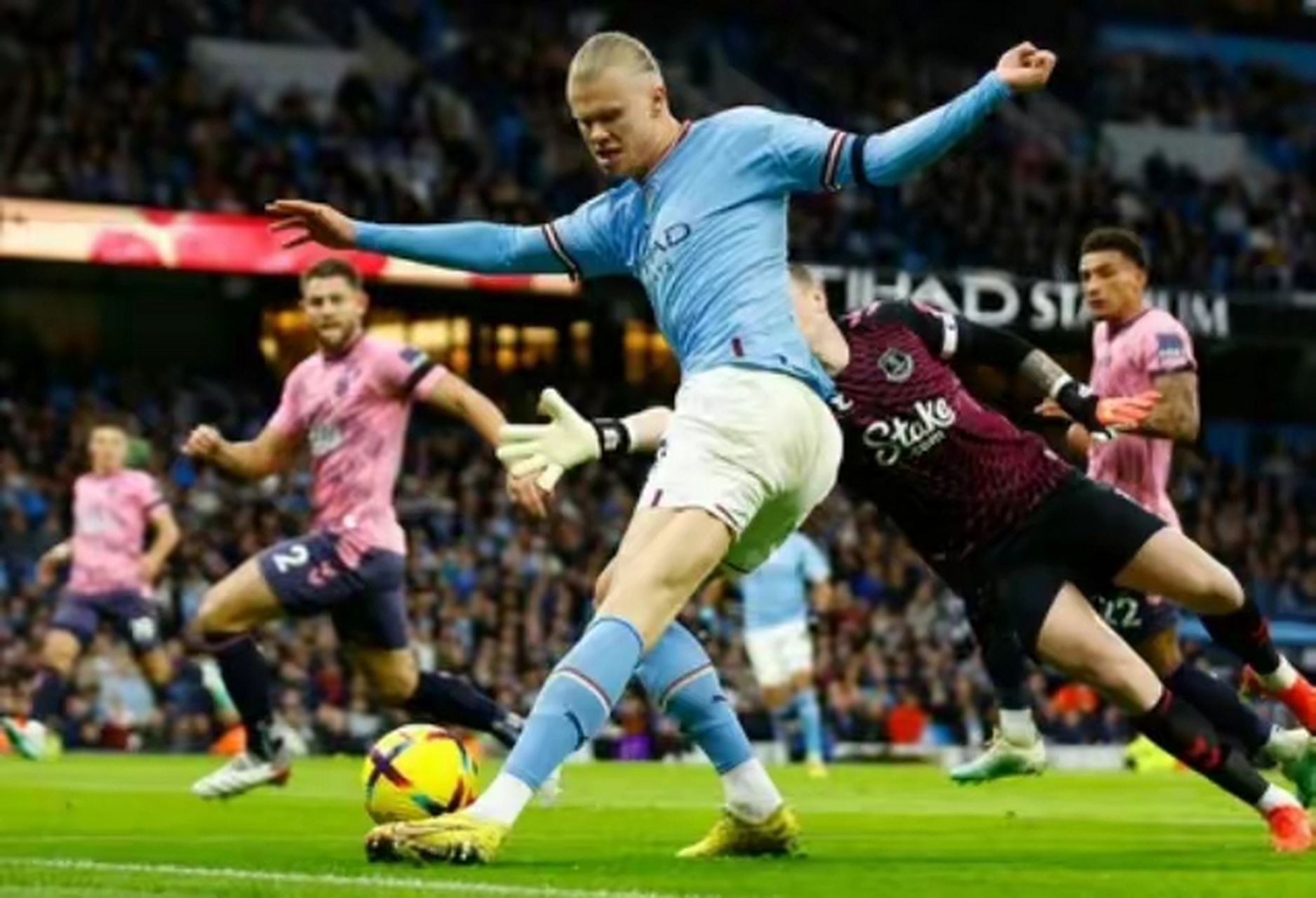 曼城客场不敌埃弗顿，暂时掉队榜首位置的简单介绍