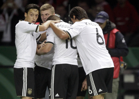 世俱杯2025-包含实时报道:瑞典队成功晋级欧洲杯预选赛的词条