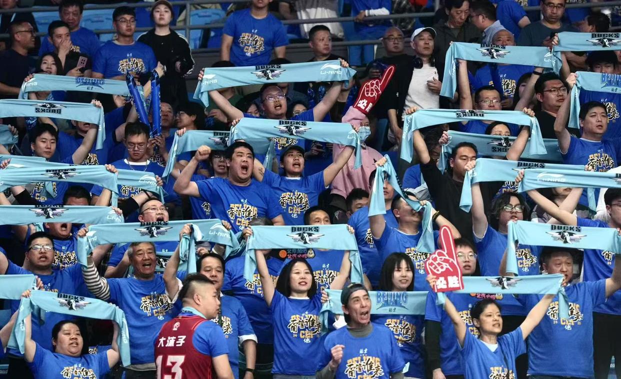 世俱杯奖金-新秀球员在比赛中展现出色发挥,赢得球迷掌声