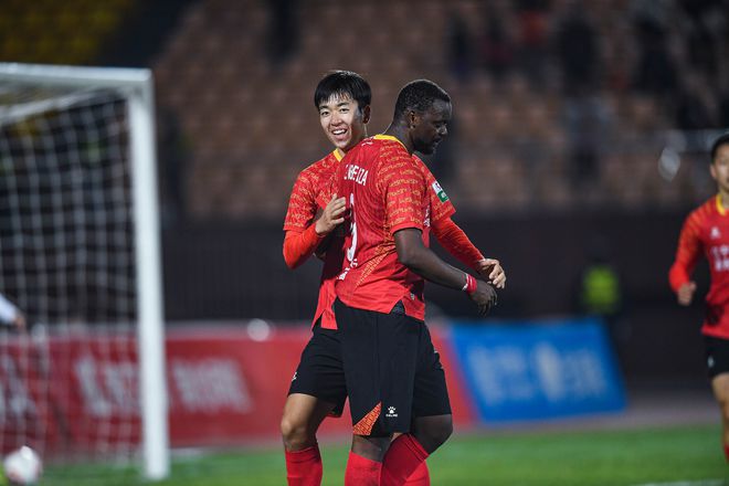 世俱杯改制-阿姆拉罗特豪取四连胜,冲击联赛前列的简单介绍