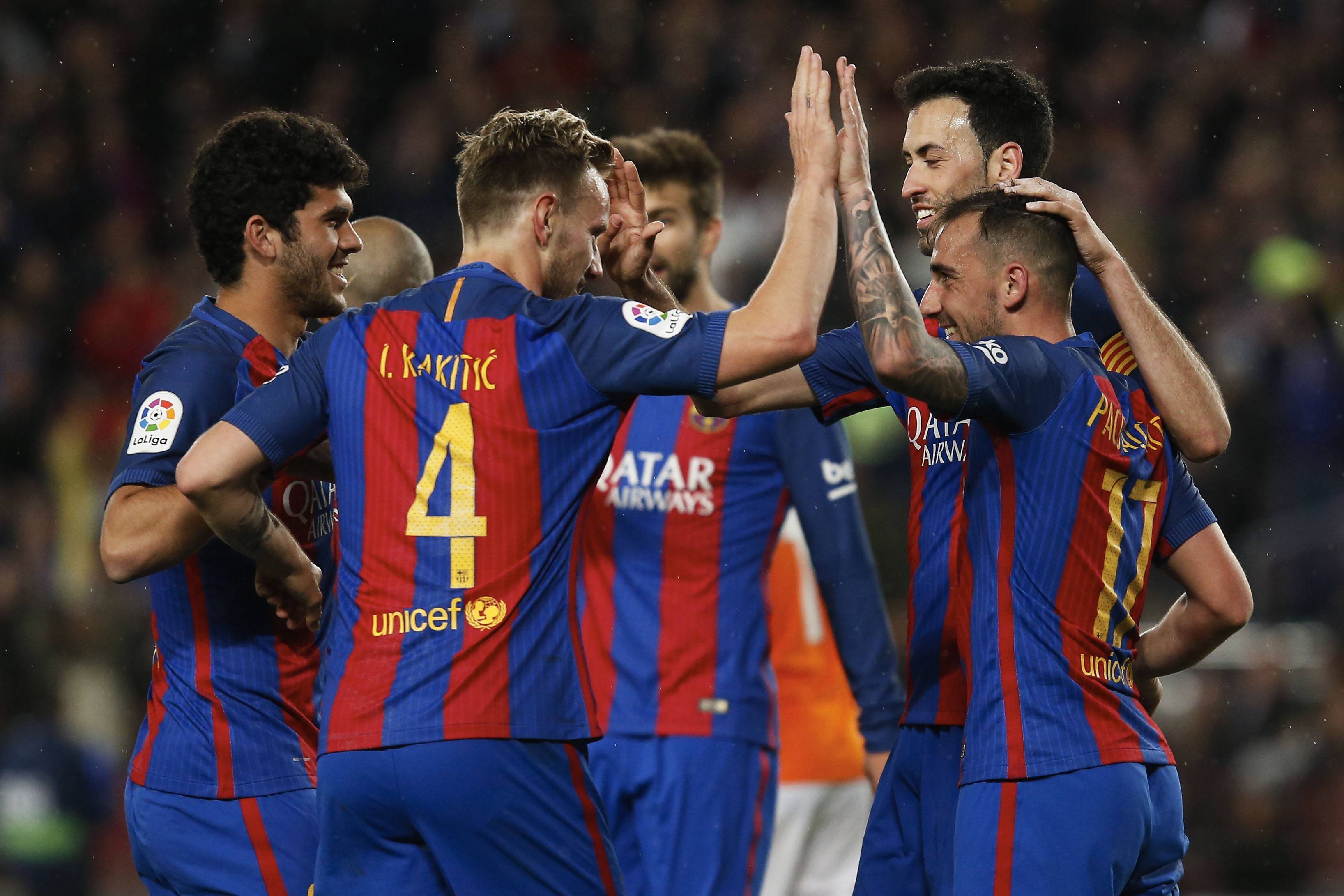 包含巴萨客场挑战塞维利亚：三分之争的词条