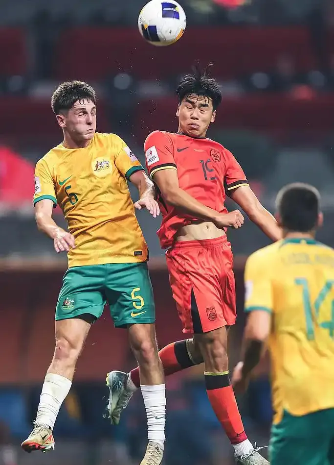 世俱杯时间-关于场上豪情:球员们在比赛中奋勇拼搏的信息