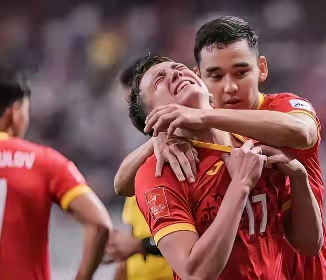 关于场上豪情:球员们在比赛中奋勇拼搏的信息 关于场上豪情:球员们在比赛中奋勇拼搏的信息