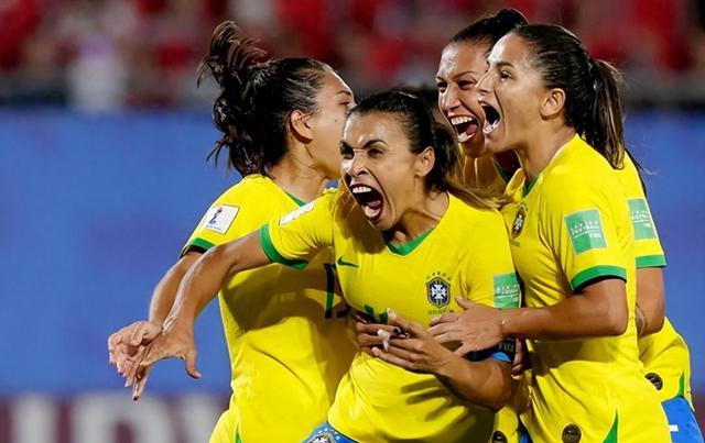 巴西队在女足比赛中展现实力 巴西队在女足比赛中展现实力