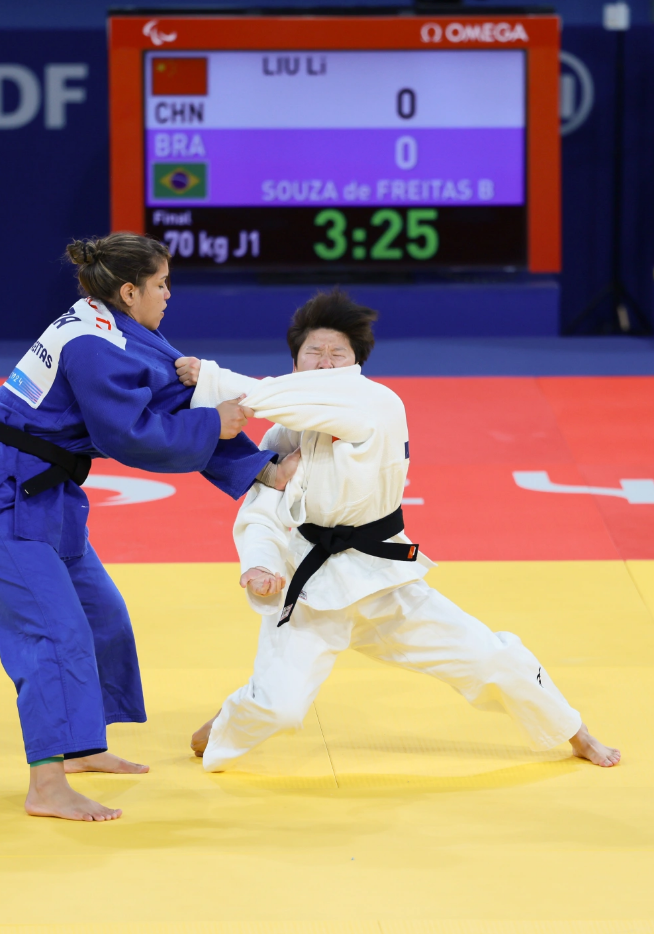 南非选手在柔道比赛中斩获金牌 南非选手在柔道比赛中斩获金牌