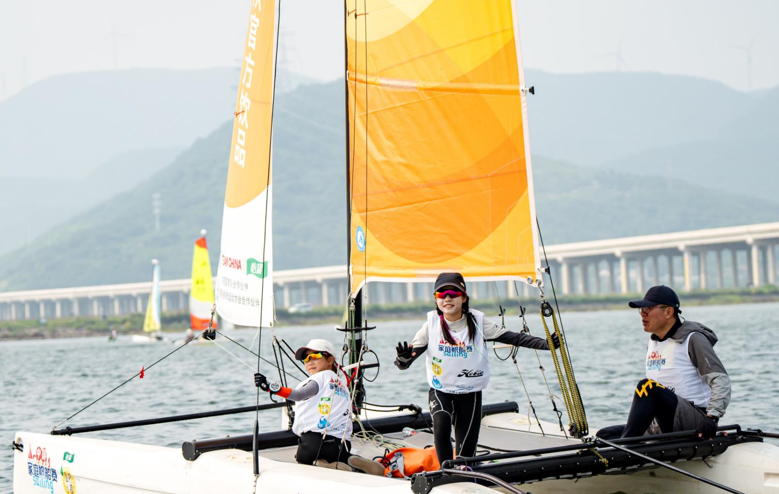 世俱杯-瑞士代表队在帆船比赛中取得胜利