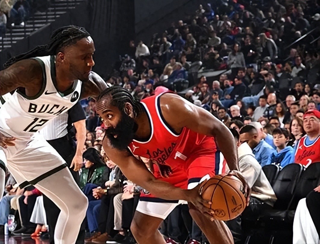 雄鹿主场大胜快船,取得连胜 雄鹿主场大胜快船,取得连胜