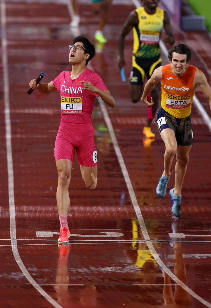 男子田径接力赛:牙买加队夺冠 男子田径接力赛:牙买加队夺冠