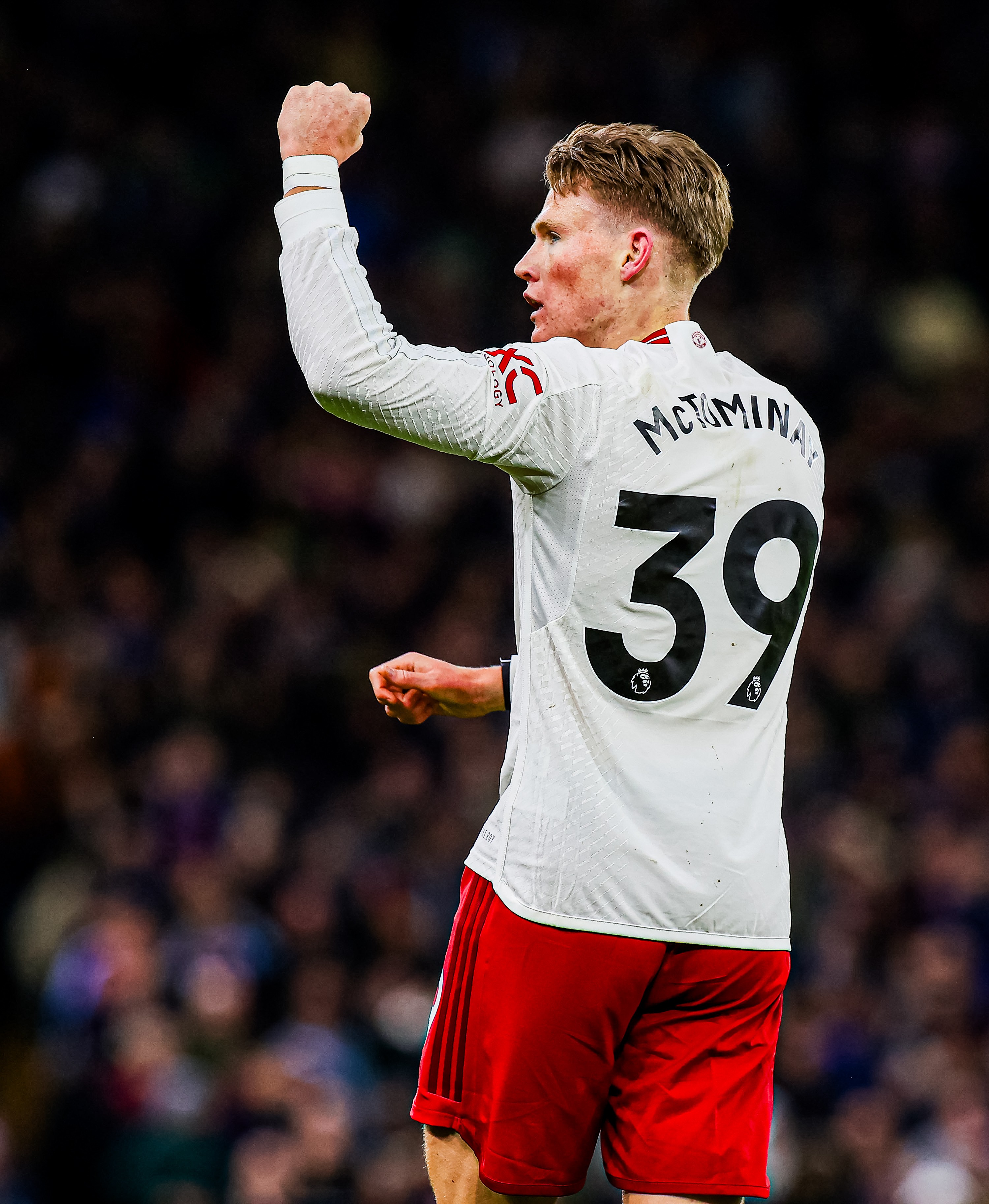 曼联惊险胜利,将希望留在了冠军争夺者中 曼联惊险胜利,将希望留在了冠军争夺者中