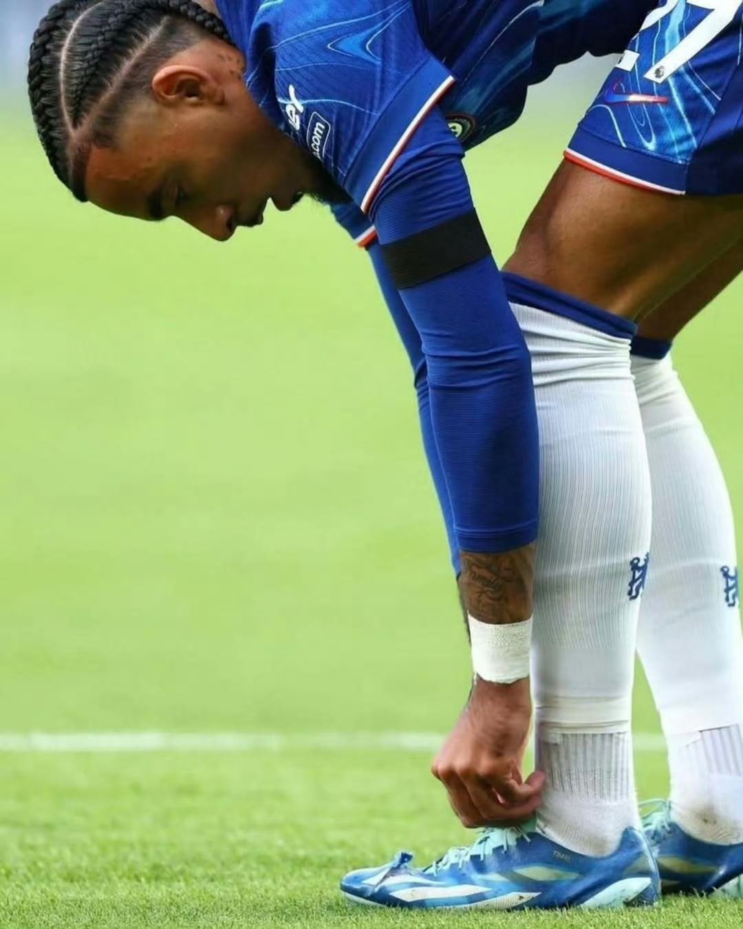 球员身手矫健,赛场上疾如闪电 球员身手矫健,赛场上疾如闪电