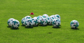 世俱杯冠军-恩菲尔德阵容齐整,劲旅全力以赴世俱杯争冠