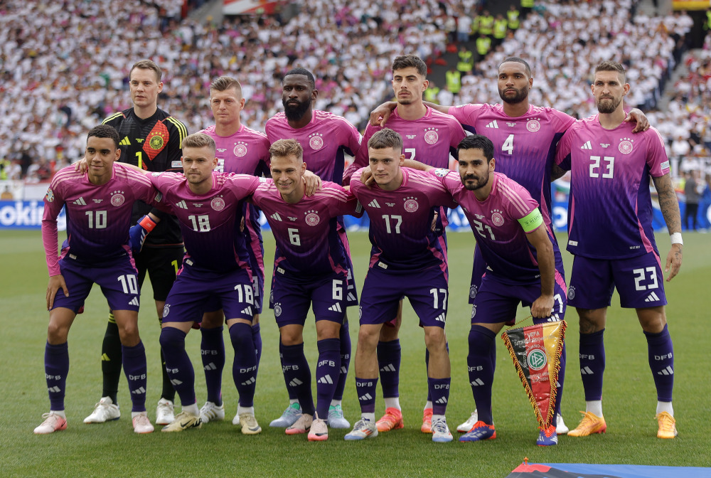 赛前训练顽强拼搏!法兰克福队迎来新机会 赛前训练顽强拼搏!法兰克福队迎来新机会