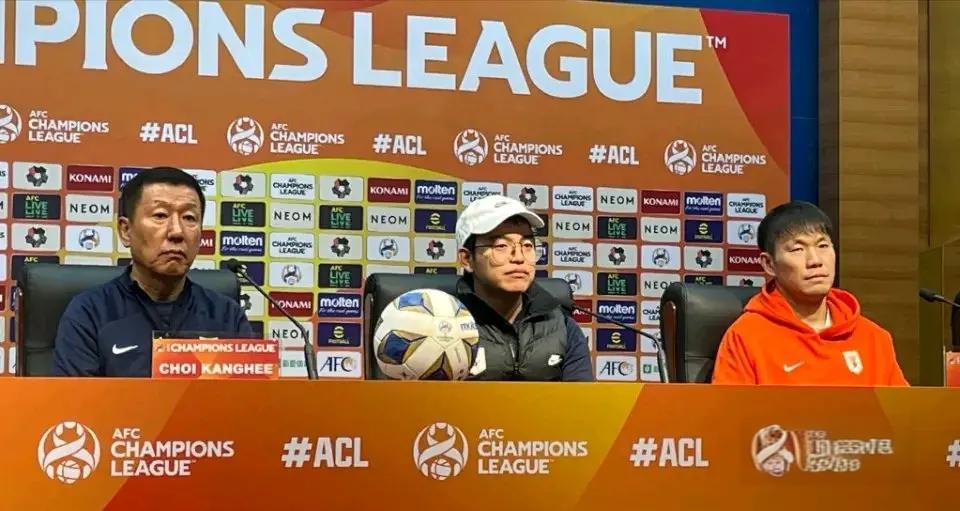 世俱杯决赛-热血沸腾!球员们的拼搏精神令人感动