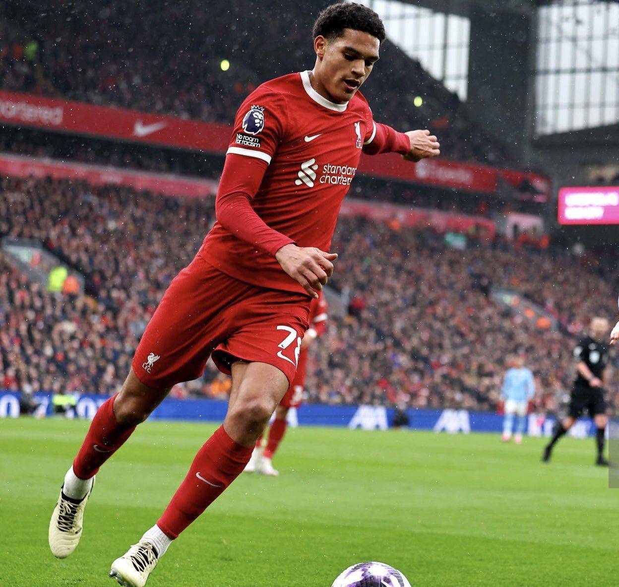 世俱杯冠军-利物浦勇夺胜利磨砺钢铁意志