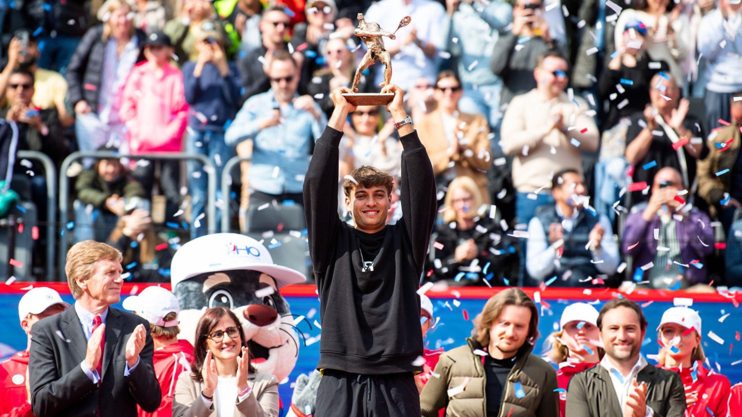 比利时选手风采出众,勇夺冠军 比利时选手风采出众,勇夺冠军