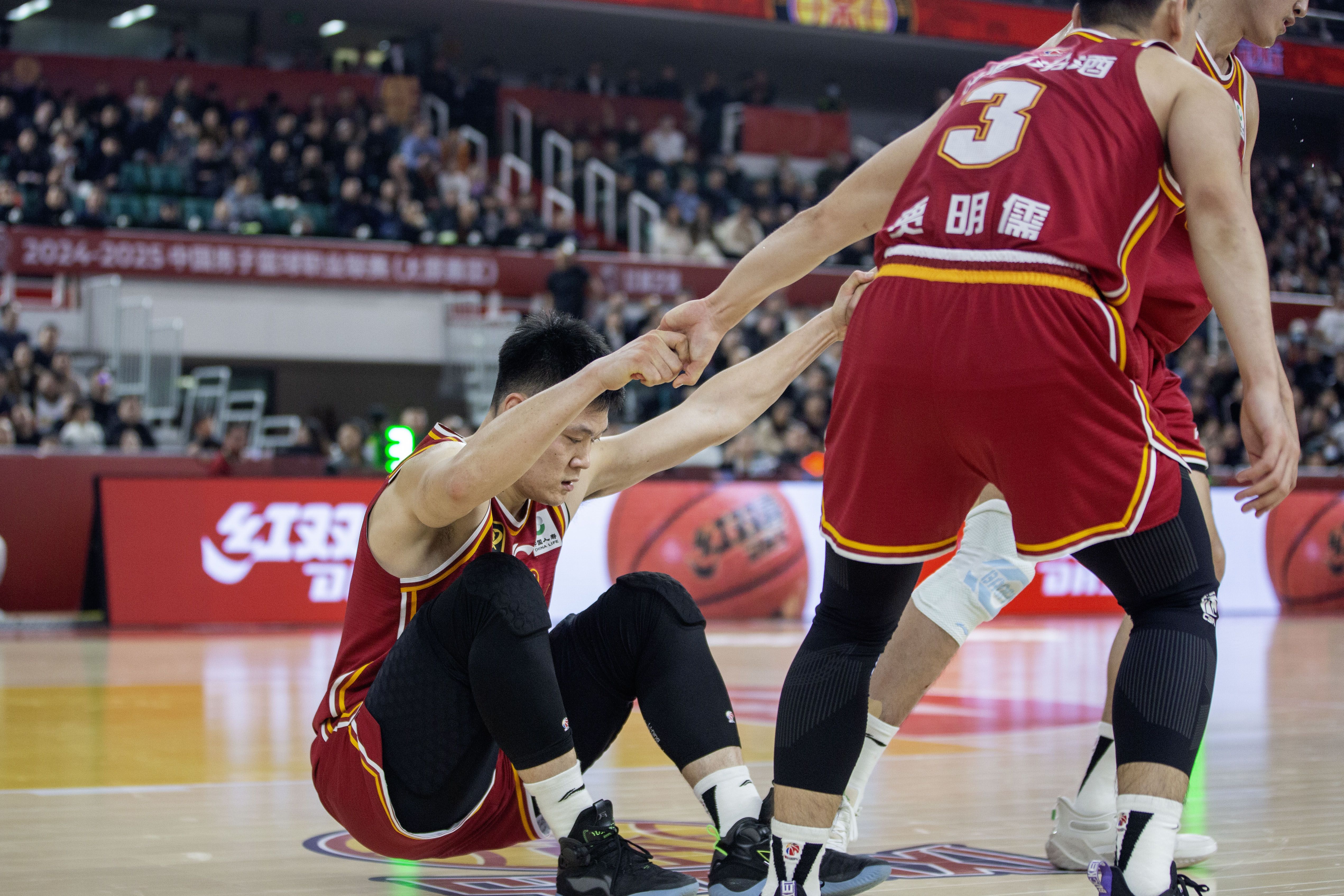 世俱杯冠军-关于新疆队在比赛中遭遇不敌,惨淡收场的信息