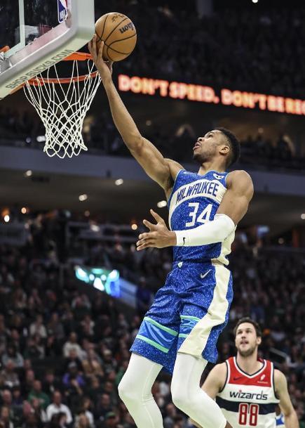 字母哥闪耀全场,切尔西防线难坑蒙拐杖 字母哥闪耀全场,切尔西防线难坑蒙拐杖