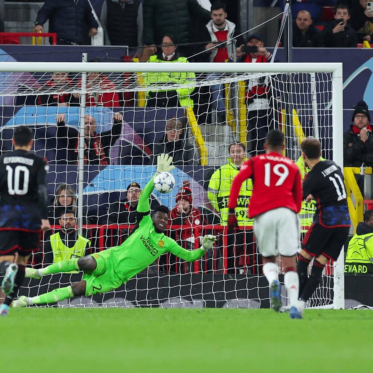 世俱杯决赛-包含曼联客场获胜,欧冠资格赛前景美好的词条