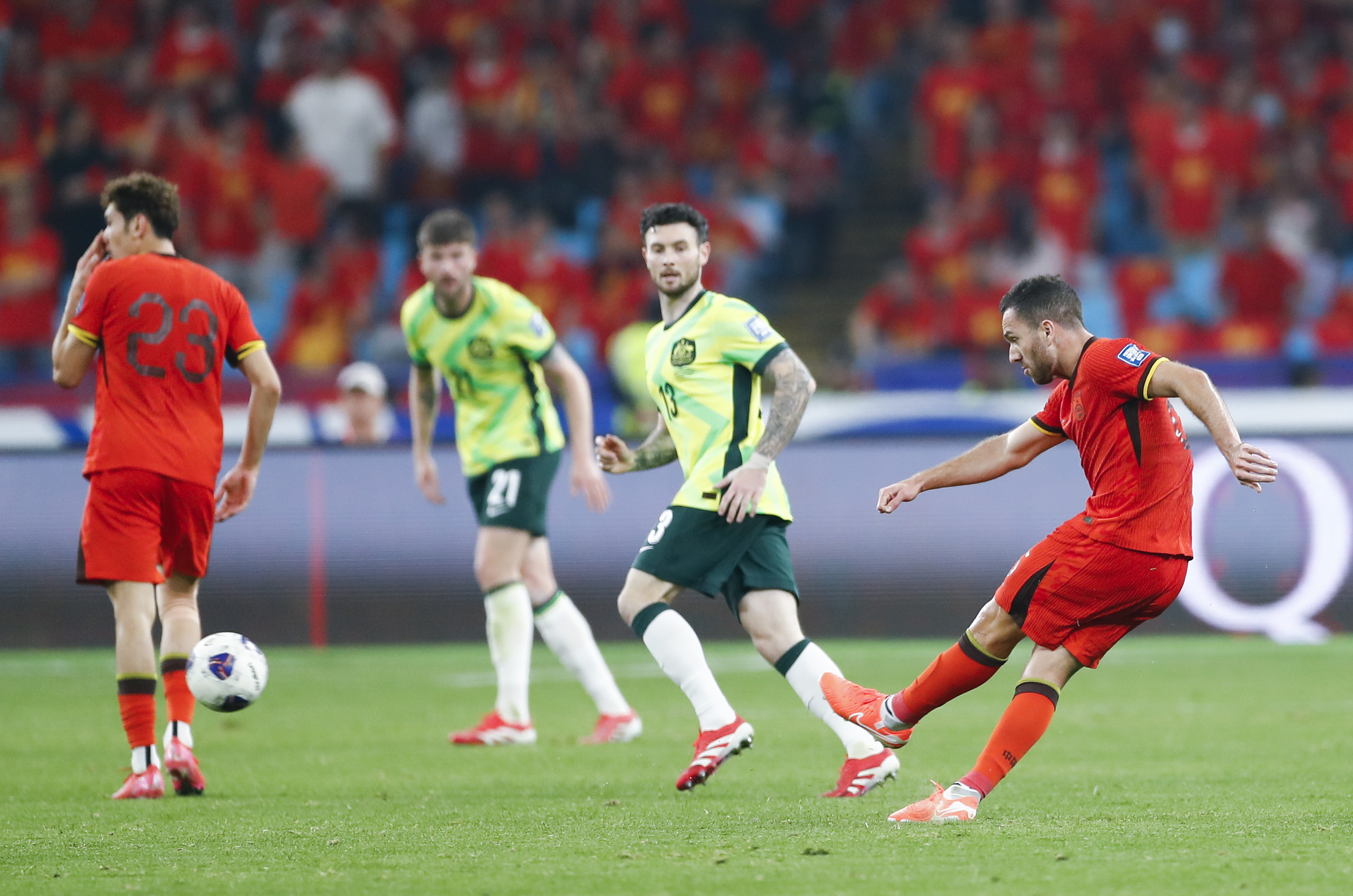 体育界掀起踢球热潮,各国球队争相参赛 体育界掀起踢球热潮,各国球队争相参赛