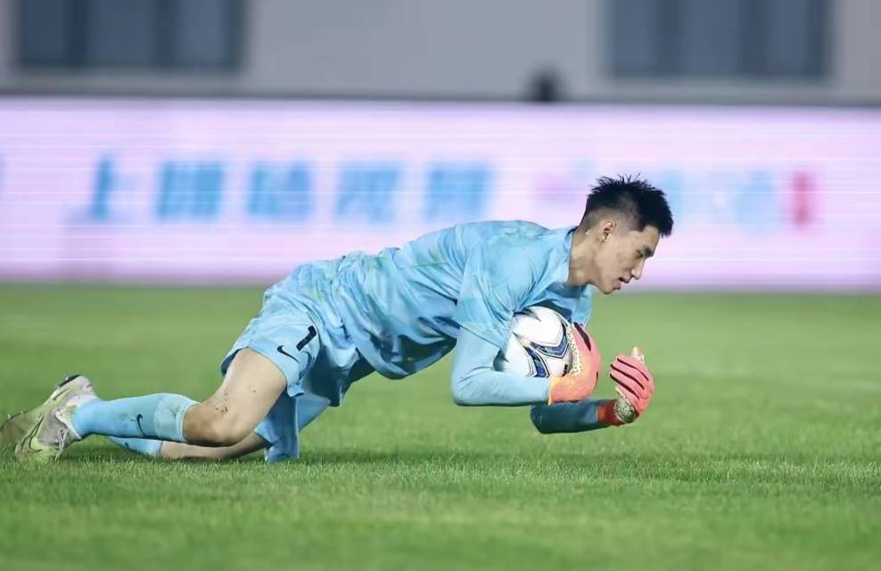 社会克鲁球员选拔赛表现出色,获得机会 社会克鲁球员选拔赛表现出色,获得机会