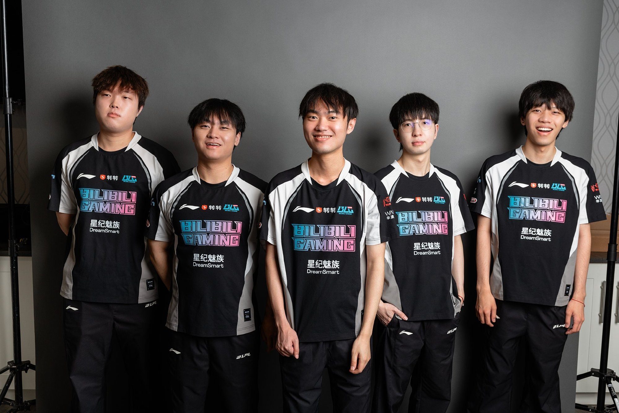 世俱杯冠军-GEN血洗PSG,Gumayusi线上压制力十足鏖战多局四强赛,点燃全场激情的简单介绍