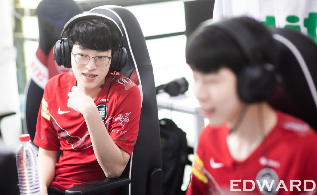 NS力克GEN,Scout关键团战开团秒人激烈交锋四强赛,点燃全场激情 NS力克GEN,Scout关键团战开团秒人激烈交锋四强赛,点燃全场激情