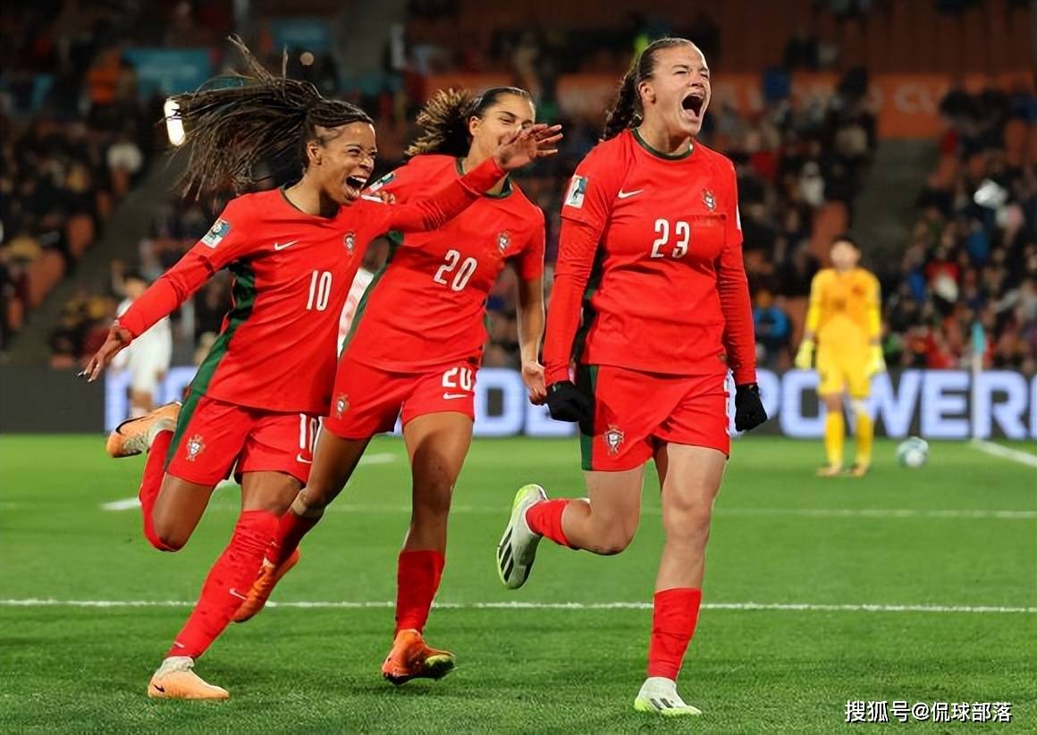 世俱杯官网-葡萄牙女足球员精湛技艺,轻松晋级次轮赛事