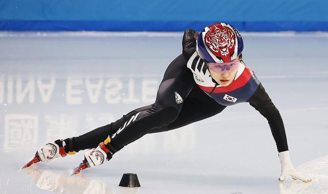 短道速滑惊现逆袭,韩国选手夺冠! 短道速滑惊现逆袭,韩国选手夺冠!