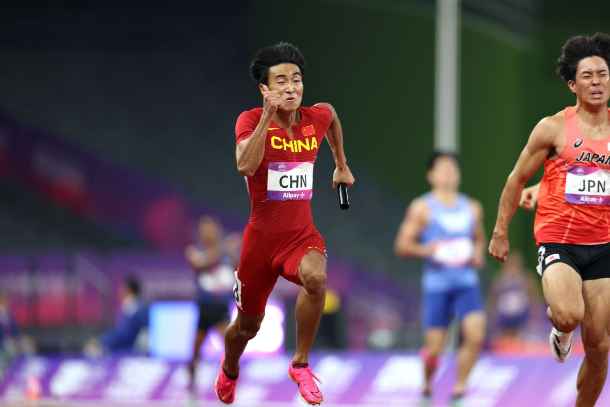 世俱杯时间-决胜千里,运动员奋勇拼搏不畏艰难的简单介绍