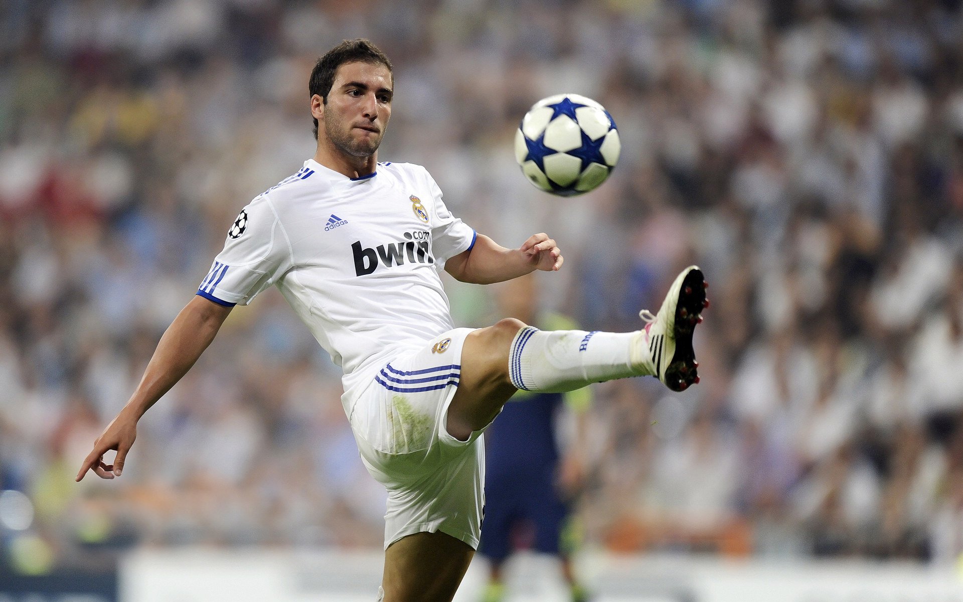 世俱杯2025-高原主场与致命替补，玻利维亚压制秘鲁，劳塔罗成为关键先生的战役剖析