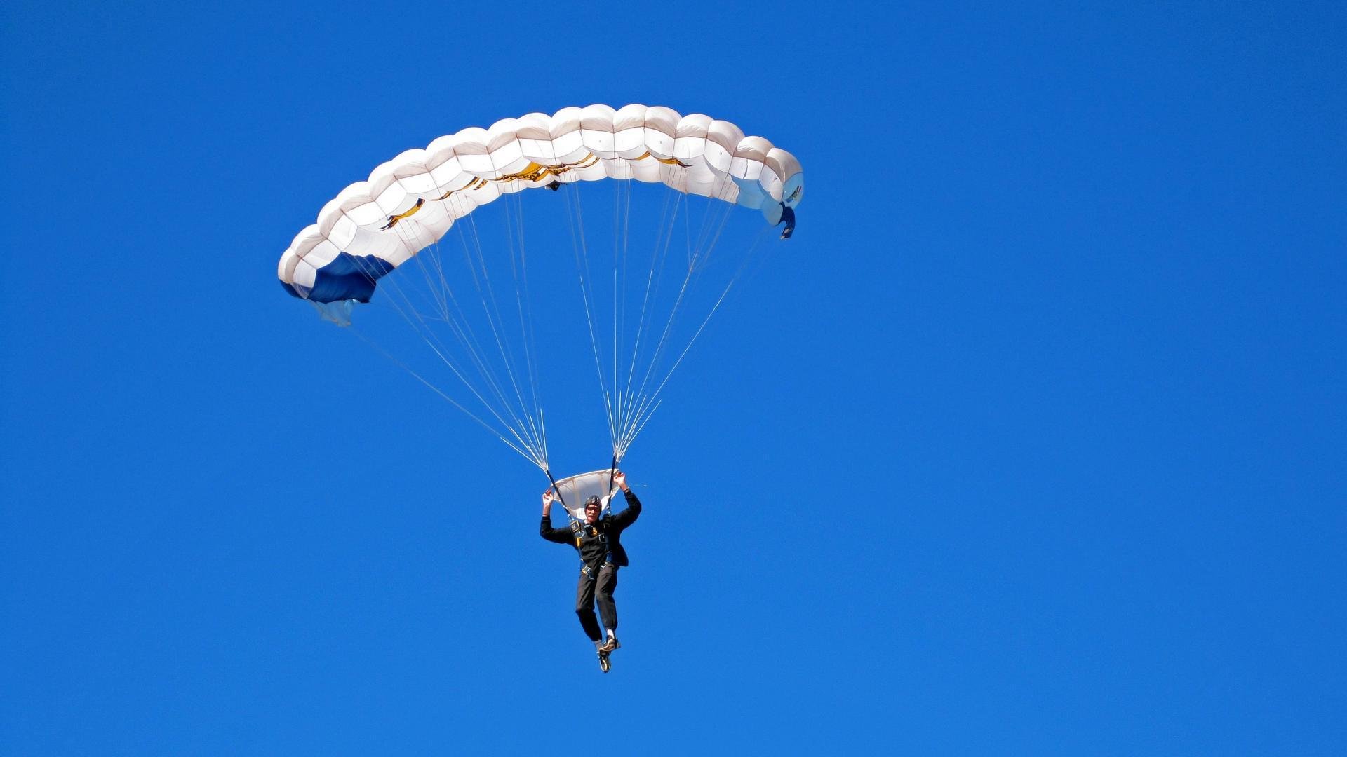 从墨尔本的悬崖到伦敦的绝境，兹维列夫的双重逆转与领袖加冕