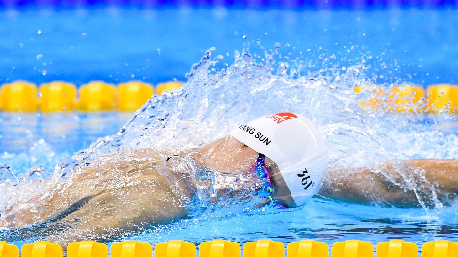 世俱杯冠军-巴尔干风暴席卷西非雄狮，莱万神锋状态引爆全场